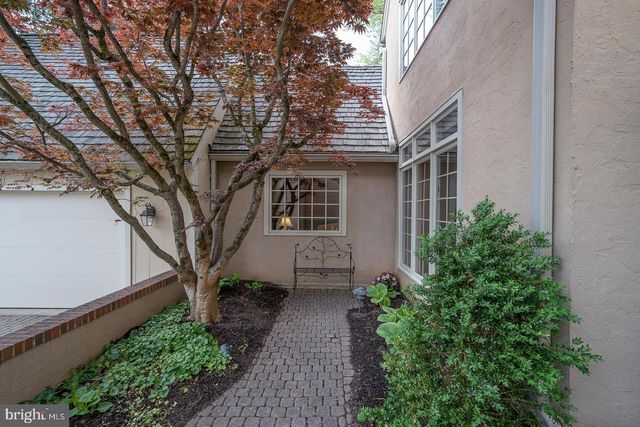 1227 DENBIGH LN, Wayne, PA 19087