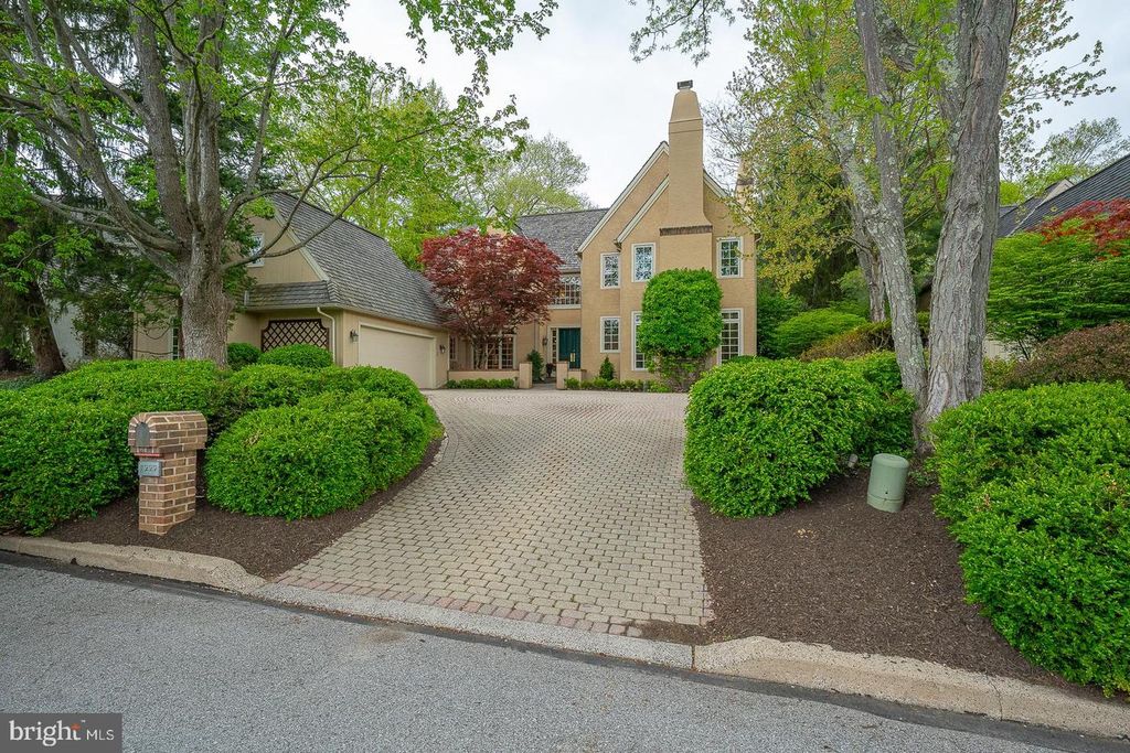 1227 DENBIGH LN, Wayne, PA 19087