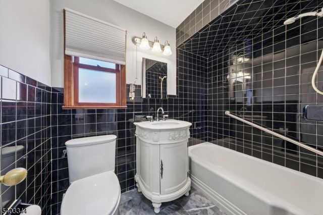 651 Amherst Rd, Linden City, NJ 07036