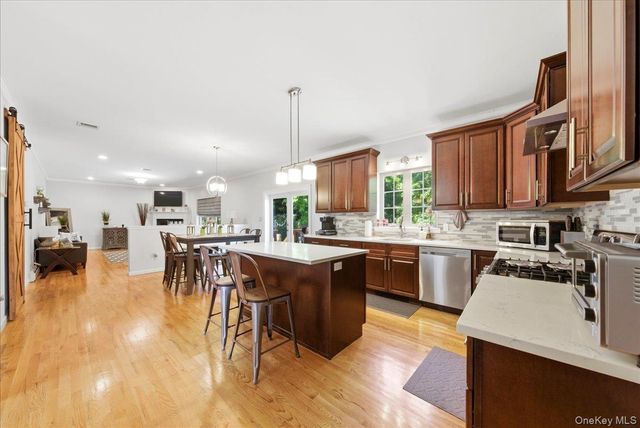5 Gleneagles Court, Monroe, NY 10950