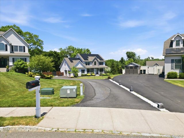 5 Gleneagles Court, Monroe, NY 10950