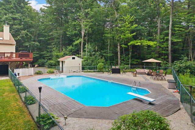 21 Kristin Drive, Derry, NH 03038