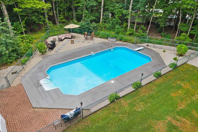21 Kristin Drive, Derry, NH 03038