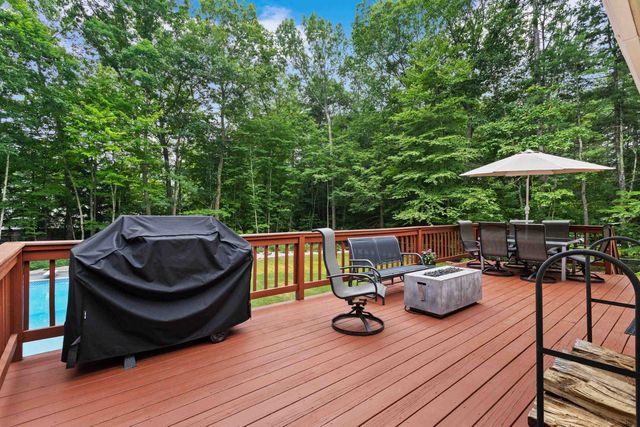 21 Kristin Drive, Derry, NH 03038