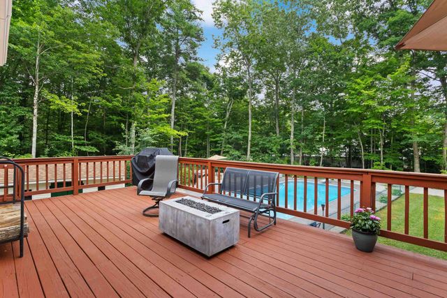 21 Kristin Drive, Derry, NH 03038