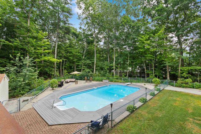 21 Kristin Drive, Derry, NH 03038