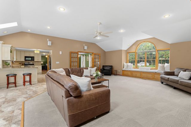 21 Kristin Drive, Derry, NH 03038
