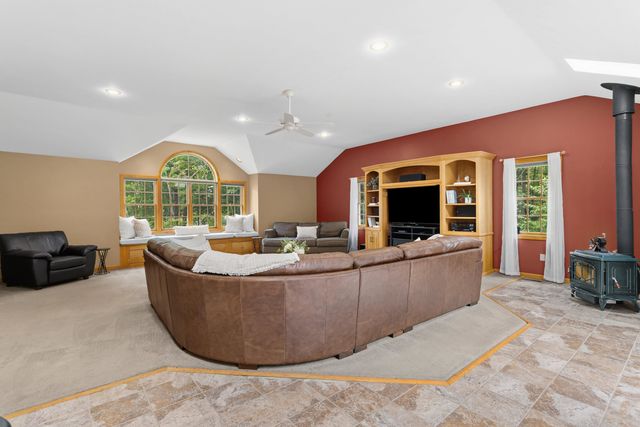 21 Kristin Drive, Derry, NH 03038
