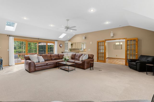 21 Kristin Drive, Derry, NH 03038