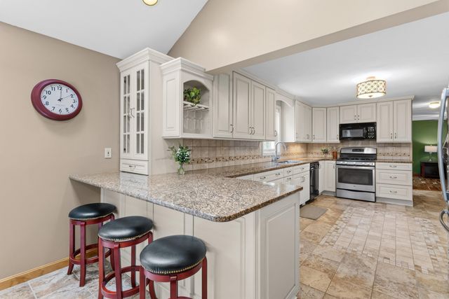 21 Kristin Drive, Derry, NH 03038
