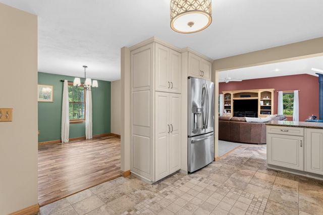 21 Kristin Drive, Derry, NH 03038