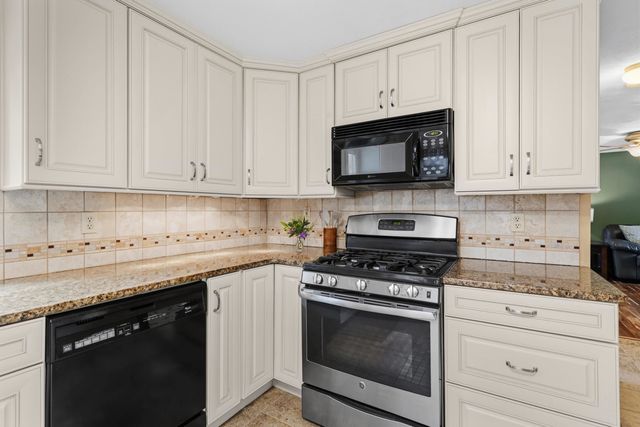 21 Kristin Drive, Derry, NH 03038