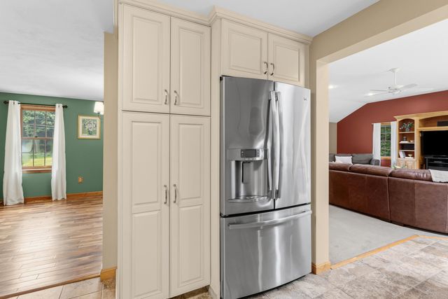 21 Kristin Drive, Derry, NH 03038