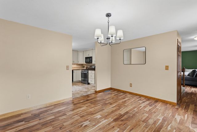 21 Kristin Drive, Derry, NH 03038