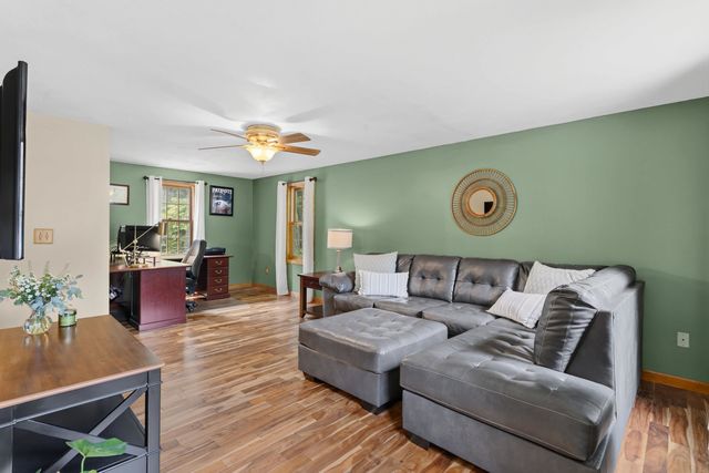 21 Kristin Drive, Derry, NH 03038