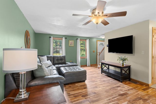 21 Kristin Drive, Derry, NH 03038