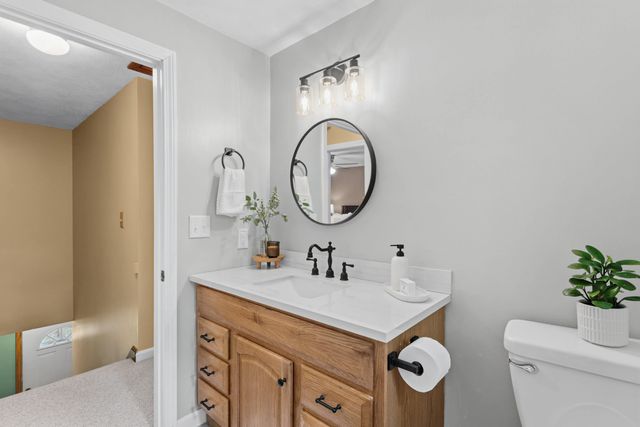 21 Kristin Drive, Derry, NH 03038
