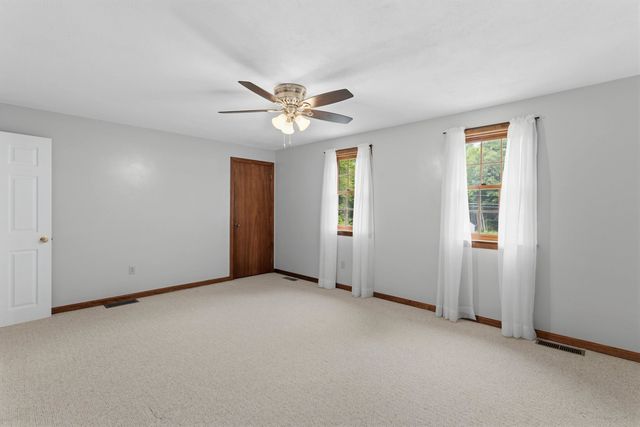 21 Kristin Drive, Derry, NH 03038