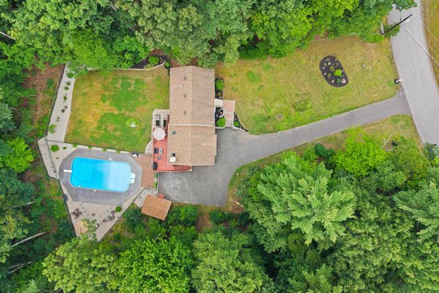21 Kristin Drive, Derry, NH 03038
