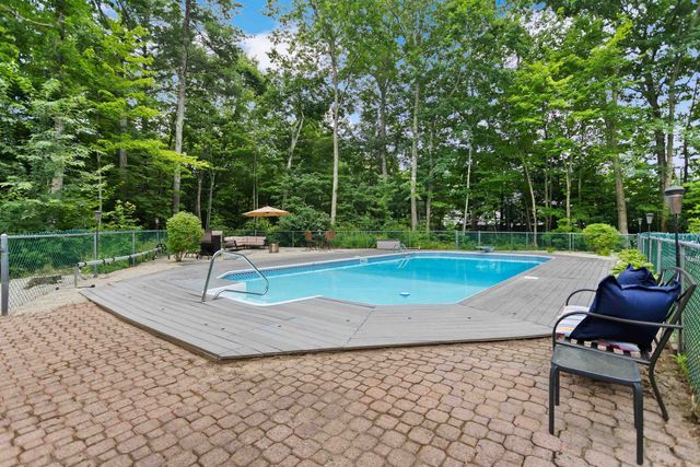21 Kristin Drive, Derry, NH 03038