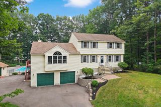 21 Kristin Drive, Derry, NH 03038