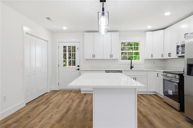 119 Rons Court NW, Calhoun, GA 30701