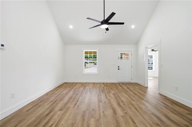 119 Rons Court NW, Calhoun, GA 30701