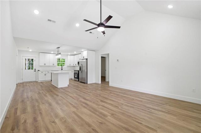 119 Rons Court NW, Calhoun, GA 30701