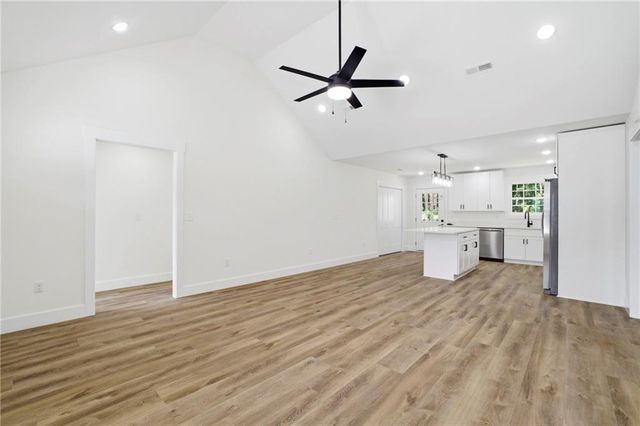 119 Rons Court NW, Calhoun, GA 30701