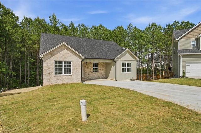 119 Rons Court NW, Calhoun, GA 30701