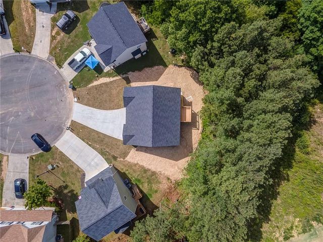 119 Rons Court NW, Calhoun, GA 30701