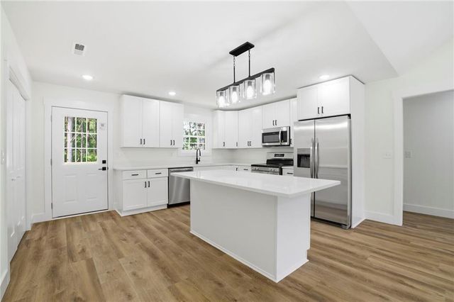 119 Rons Court NW, Calhoun, GA 30701