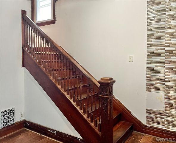 463 East Street, Buffalo, NY 14207