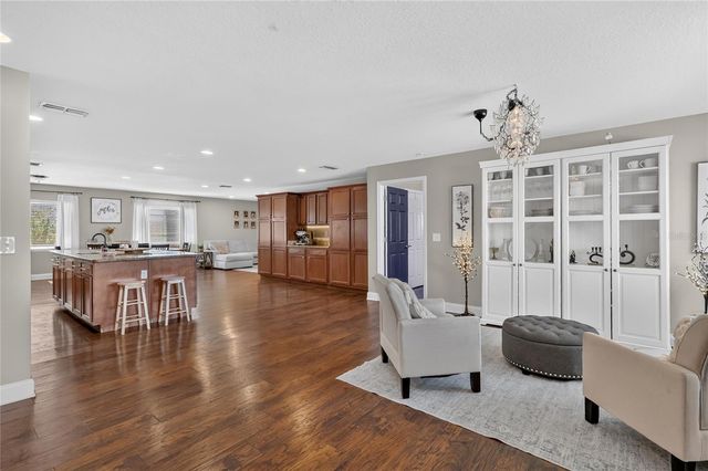 706 S OAKWOOD AVENUE, Brandon, FL 33511