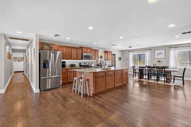 706 S OAKWOOD AVENUE, Brandon, FL 33511