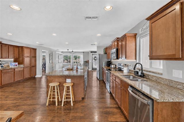 706 S OAKWOOD AVENUE, Brandon, FL 33511
