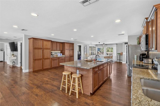 706 S OAKWOOD AVENUE, Brandon, FL 33511