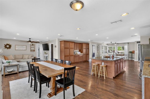 706 S OAKWOOD AVENUE, Brandon, FL 33511