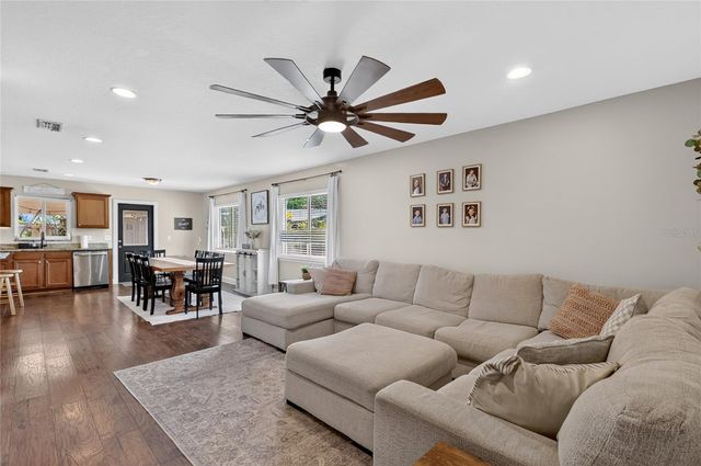 706 S OAKWOOD AVENUE, Brandon, FL 33511