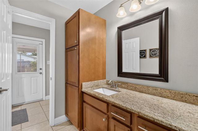 706 S OAKWOOD AVENUE, Brandon, FL 33511