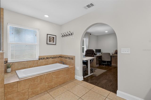 706 S OAKWOOD AVENUE, Brandon, FL 33511