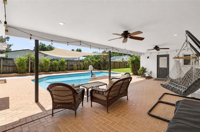 706 S OAKWOOD AVENUE, Brandon, FL 33511