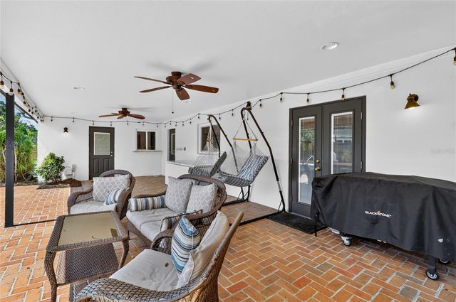 706 S OAKWOOD AVENUE, Brandon, FL 33511