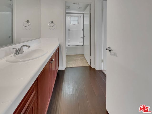 5692 Como Circle 34, Woodland Hills, CA 91367