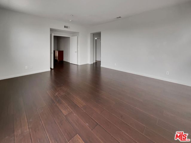 5692 Como Circle 34, Woodland Hills, CA 91367