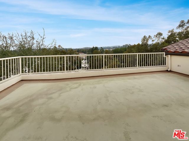 5692 Como Circle 34, Woodland Hills, CA 91367