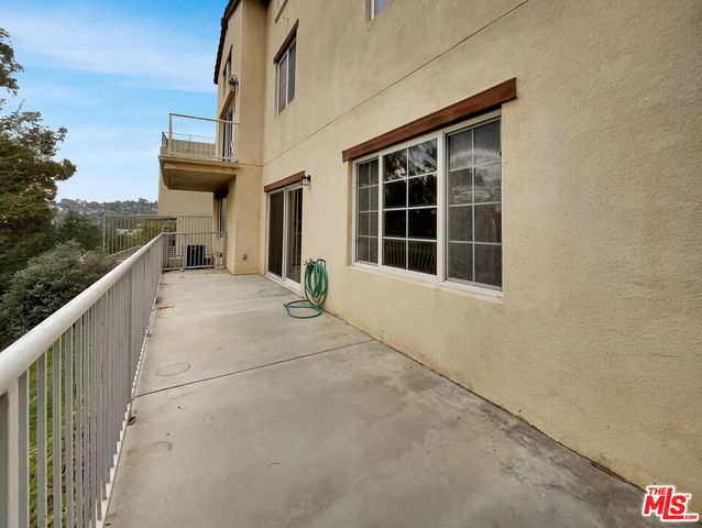 5692 Como Circle 34, Woodland Hills, CA 91367