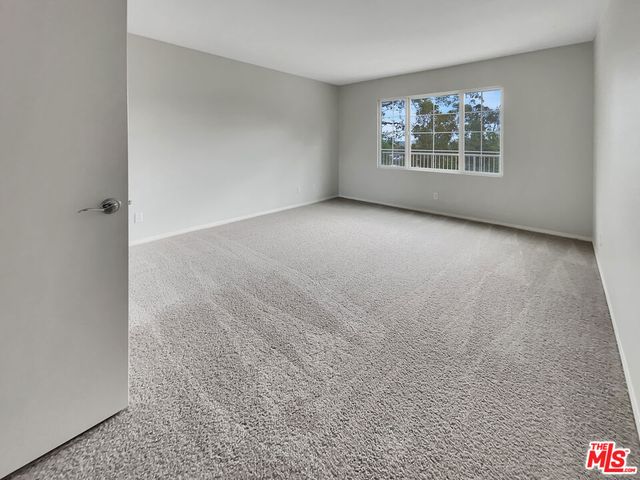 5692 Como Circle 34, Woodland Hills, CA 91367