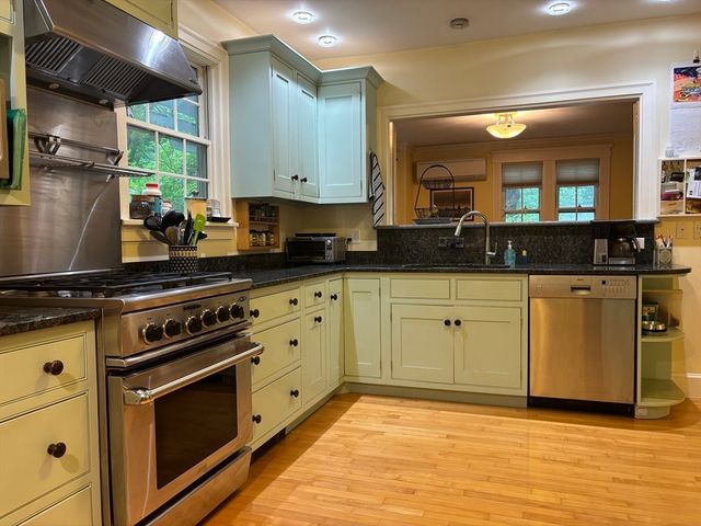 100 Dana, Amherst, MA 01002