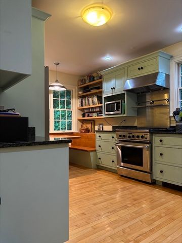 100 Dana, Amherst, MA 01002